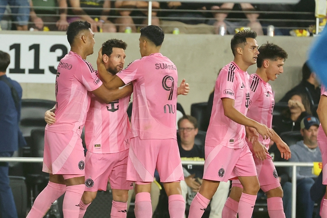 Messi lại sút phạt ghi bàn cực đỉnh, Inter Miamia vẫn thua - Ronaldo không đá, Bồ Đào Nha vẫn thắng- Ảnh 1.