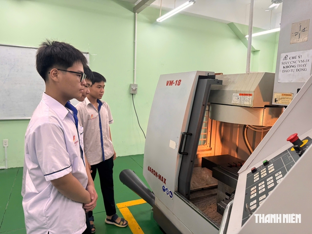 Trung học nghề: Cùng học 3 năm như THPT, thi tốt nghiệp ra sao? - Ảnh 1.