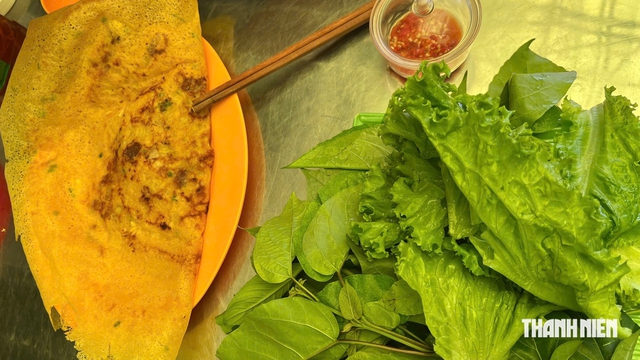 Qu&aacute;n b&aacute;nh x&egrave;o c&oacute; vườn rau kh&iacute; canh trăm triệu cho kh&aacute;ch tự h&aacute;i ăn tại chỗ - Ảnh 6.