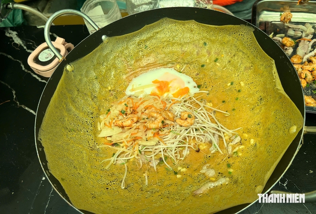 Qu&aacute;n b&aacute;nh x&egrave;o c&oacute; vườn rau kh&iacute; canh trăm triệu cho kh&aacute;ch tự h&aacute;i ăn tại chỗ - Ảnh 4.