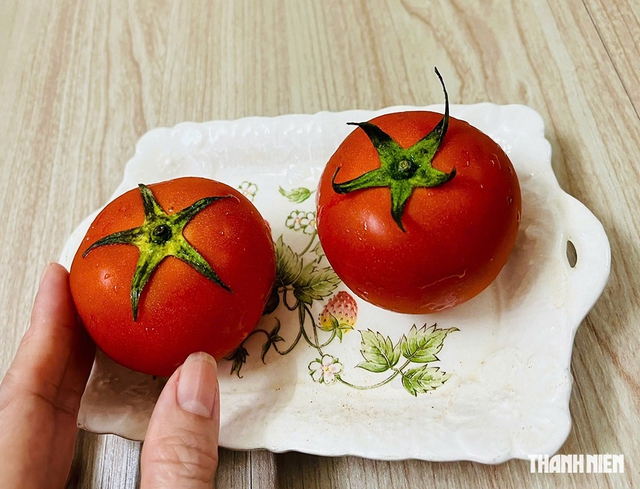 Vì sao chỉ nên ăn cà chua chín, không ăn cà chua xanh? - Ảnh 1.
