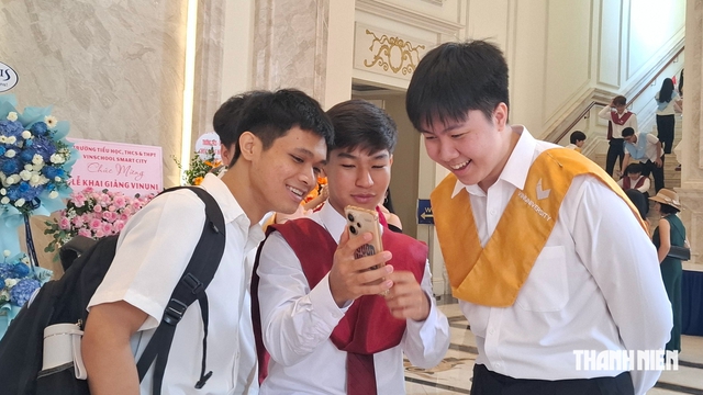 Chàng trai Kazakh rời thảo nguyên Trung Á đến Việt Nam nuôi mộng 'giải mã sự sống' - Ảnh 3.