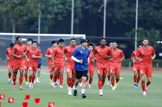 Việt Nam tập buổi cuối trước trận đại chiến Th&aacute;i Lan: Chờ phương &aacute;n thay Xu&acirc;n Son, thầy Kim n&oacute;i g&igrave;?- Ảnh 2.