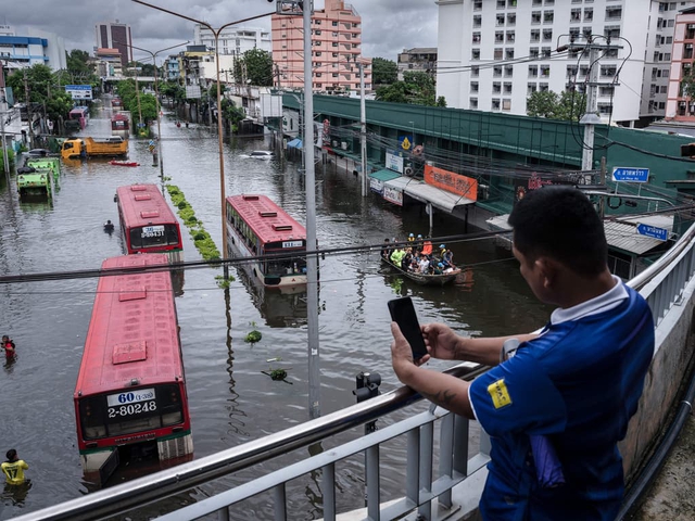 C&oacute; an to&agrave;n khi đi du lịch Bangkok thời điểm l&agrave; 'v&ugrave;ng thảm họa thi&ecirc;n tai'? - Ảnh 2.