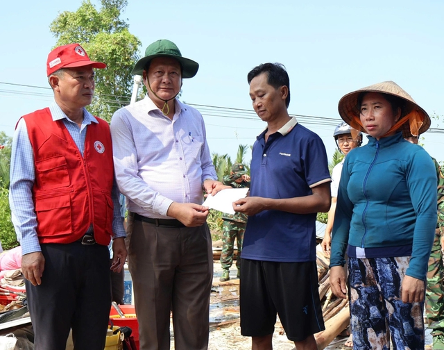 Đề xuất hỗ trợ xây lại 6 căn nhà bị lốc xoáy làm sập ở Cà Mau- Ảnh 1.