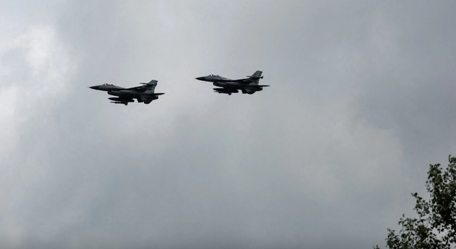 Bỉ sẽ chuyển cho Ukraine 3 chiếc F-16, quan chức Mỹ - Nga gặp nhau - Ảnh 1.