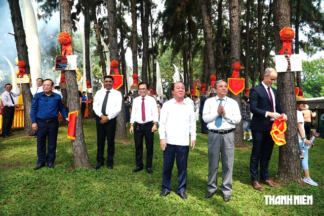 Muốn l&agrave;m việc cho tổ chức nước ngo&agrave;i tại Việt Nam, phải c&oacute; giấy chứng nhận g&igrave;? - Ảnh 1.