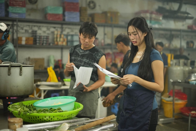 Người mẫu Khánh My nói về cảnh nóng với Quách Ngọc Ngoan trong 'Trại buôn người' - Ảnh 2.