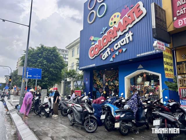 Nghịch lý: Cứ thông báo đóng cửa là nườm nượp khách kéo đến 'giải cứu'?- Ảnh 2.