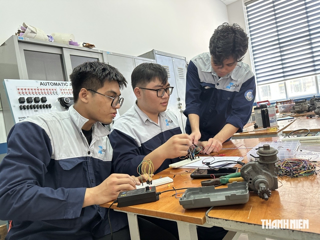 Bằng ĐH không 'mất giá', nhưng cần nhìn nhận khác - Ảnh 2.