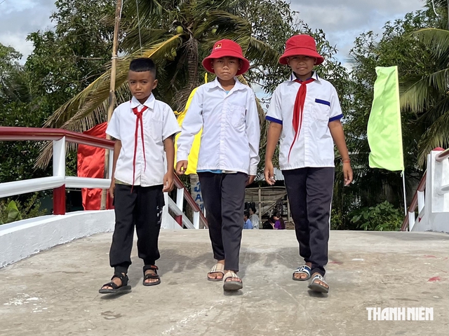 An Giang thiếu 1.300 giáo viên, 26.443 học sinh chưa có đủ sách - Ảnh 2.