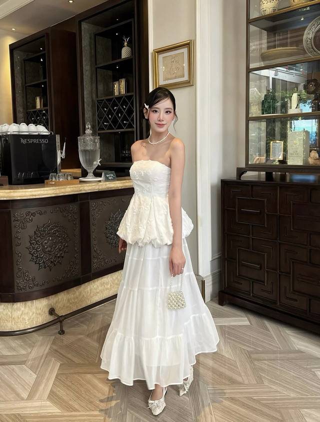 Áo quây phối chân váy: Khoe dáng quyến rũ đầy tinh tế - Ảnh 5.