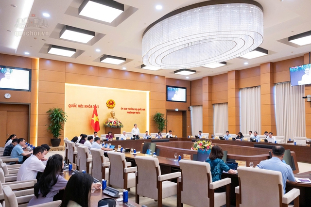 Chủ tịch Quốc hội: Không tạo thêm thủ tục, không đẩy khó cho người dân, doanh nghiệp - Ảnh 2.