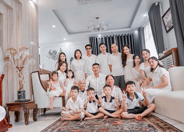 7 triệu lượt xem clip đại gia đình nhảy múa: Cảnh sinh hoạt dân mạng thích thú - Ảnh 4.