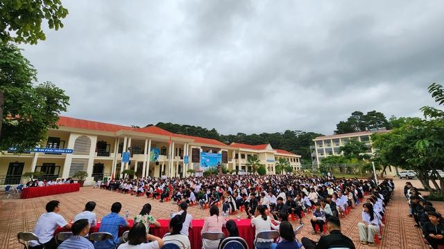 Điện Biên báo cáo Thủ tướng vụ ‘hiệu trưởng lên Facebook kêu gọi hỗ trợ gạo’- Ảnh 1.