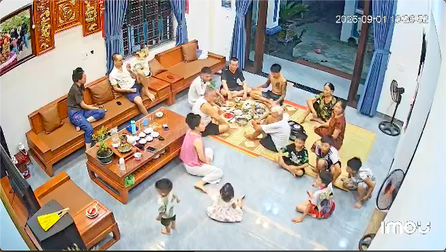 7 triệu lượt xem clip đại gia đình nhảy múa: Cảnh sinh hoạt dân mạng thích thú - Ảnh 1.