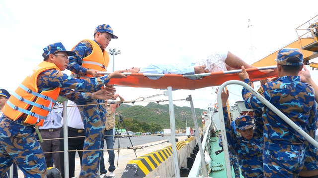 Nước mắt ngày trở về của 32 ngư dân Đà Nẵng gặp nạn trên biển- Ảnh 2.