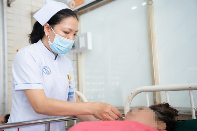 Cấp cứu tại Bệnh viện Chợ Rẫy tăng gần 5% dịp lễ 2.9 - Ảnh 1.