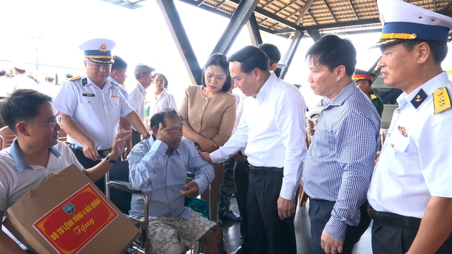 Nước mắt ngày trở về của 32 ngư dân Đà Nẵng gặp nạn trên biển- Ảnh 5.