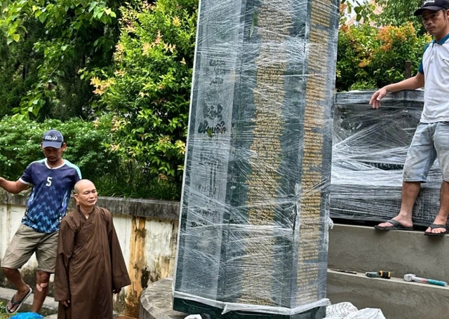 Huế dựng trụ đ&aacute; kinh Chuyển ph&aacute;p lu&acirc;n tại học viện Phật gi&aacute;o- Ảnh 1.