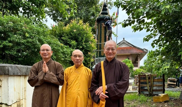 Huế dựng trụ đ&aacute; kinh Chuyển ph&aacute;p lu&acirc;n tại học viện Phật gi&aacute;o- Ảnh 2.