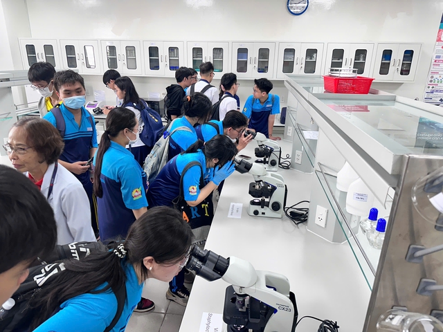 TP.HCM c&oacute; kế hoạch hướng nghiệp học sinh trung học về c&aacute;c ng&agrave;nh học đang "hot" - Ảnh 1.