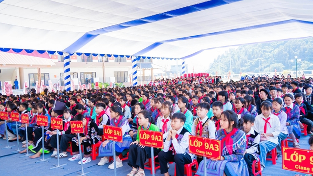 Bộ GD-ĐT ra hướng dẫn mới, học sinh cả nước dự lễ khai giảng chung - Ảnh 1.