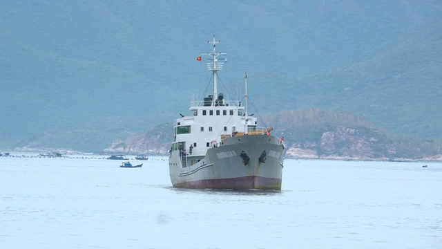 Nước mắt ngày trở về của 32 ngư dân Đà Nẵng gặp nạn trên biển- Ảnh 1.