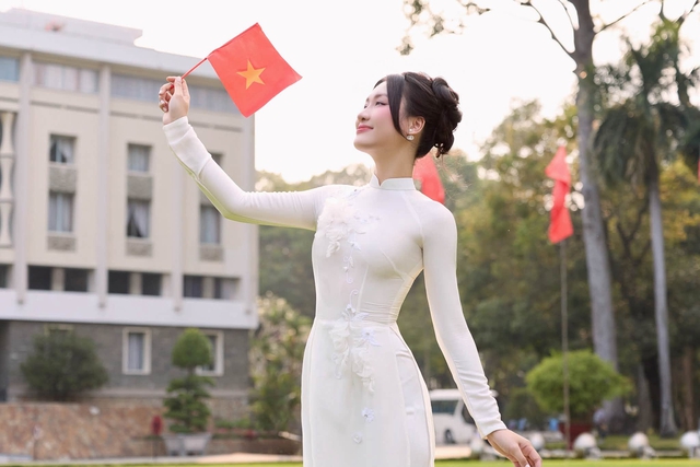 Cô gái xinh đẹp cao 1m74 'giật hit' của ca sĩ Hà Nhi là ai? - Ảnh 4.