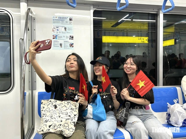 Vừa hết lễ 2.9, dân tình đã hóng kỳ nghỉ lễ tiếp theo rơi vào thứ mấy? - Ảnh 1.