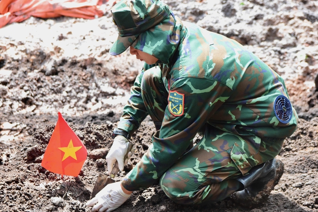 Quy tập 682 hài cốt liệt sĩ tại công viên Lê Thị Riêng - Ảnh 1.