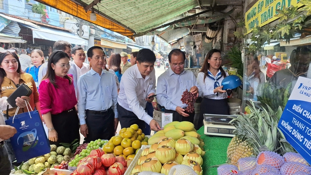 Cà Mau đưa chuyển đổi số đến gần người dân - Ảnh 1.