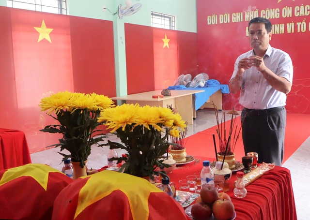 Ph&aacute;t hiện tăng, v&otilde;ng, c&uacute;c &aacute;o c&ugrave;ng 3 h&agrave;i cốt liệt sĩ ở Quảng Ng&atilde;i- Ảnh 3.