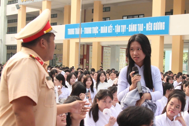 Học sinh chạy xe đi học: Những lỗi tưởng nhỏ nhưng dễ đẩy mình vào nguy hiểm - Ảnh 3.