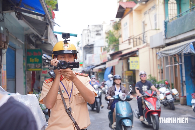 CSGT TP.HCM tăng cường phạt nguội xe m&aacute;y, chấn chỉnh th&oacute;i quen đi đường t&ugrave;y tiện - Ảnh 2.
