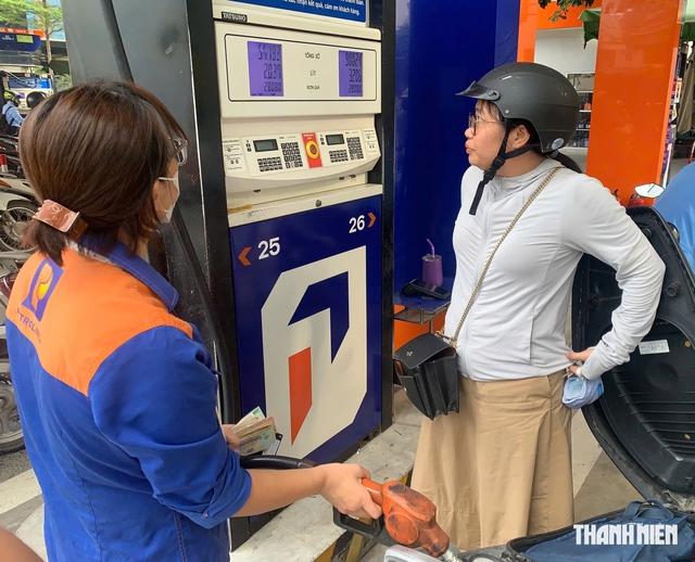 Giá xăng dầu cho doanh nghiệp tự quyết, khi nào sẽ can thiệp bình ổn? - Ảnh 1.