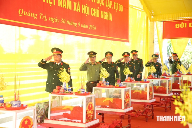 An táng 30 hài cốt liệt sĩ vừa tìm thấy ở Quảng Trị- Ảnh 2.