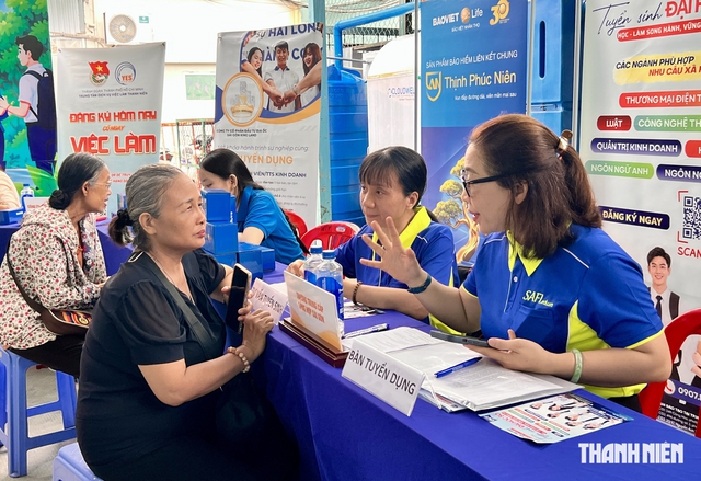 Ngành nào ở TP.HCM đang tuyển dụng nhiều, người lao động dễ tìm việc làm?  - Ảnh 1.