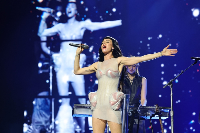Katy Perry 'đang sống cuộc sống trọn vẹn' bên cựu Thủ tướng Canada - Ảnh 1.
