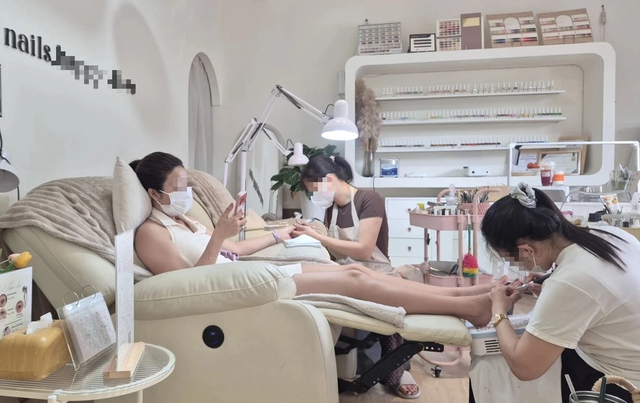 Làm đẹp cho khách, đăng ảnh lên mạng xã hội có cần xin phép? - Ảnh 5.