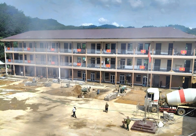 Đ&agrave; Nẵng: Thầy c&ocirc; trường miền n&uacute;i 'chạy đua' lo chỗ học, chỗ ở cho học sinh- Ảnh 3.