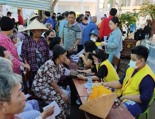 Hành trình đầy yêu thương đến với đồng bào Chăm- Ảnh 1.