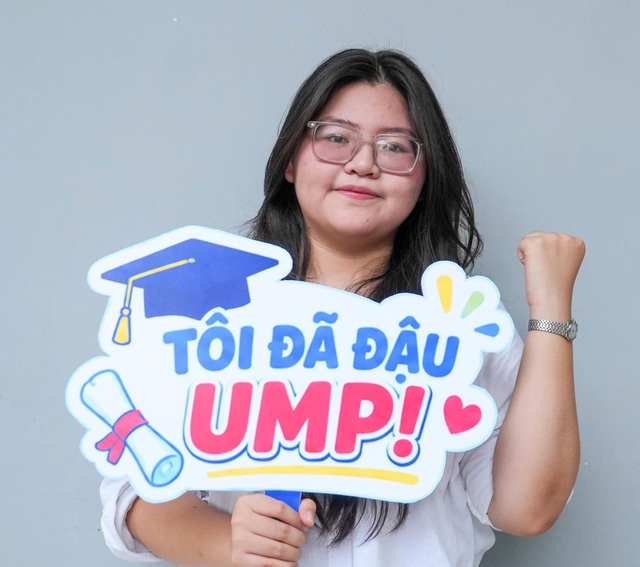 3 thủ khoa đạt điểm tuyệt đối nhận học bổng toàn phần của ĐH Y dược TP.HCM - Ảnh 1.