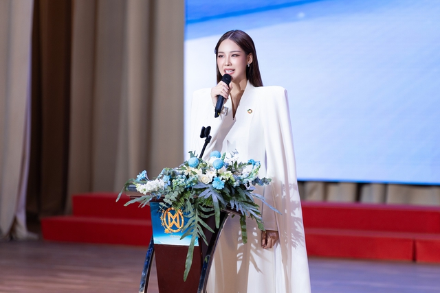 Bảo Ngọc giơ cao cờ đỏ sao vàng mở màn chung kết Hoa hậu Thế giới 2026- Ảnh 4.