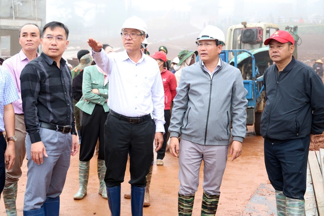 Lâm Đồng lên kế hoạch chuẩn bị khai giảng trong mưa trường vùng biên giới - Ảnh 4.