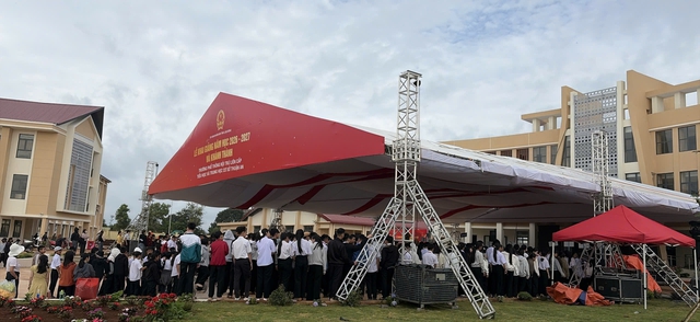 Lâm Đồng lên kế hoạch chuẩn bị khai giảng trong mưa trường vùng biên giới - Ảnh 2.