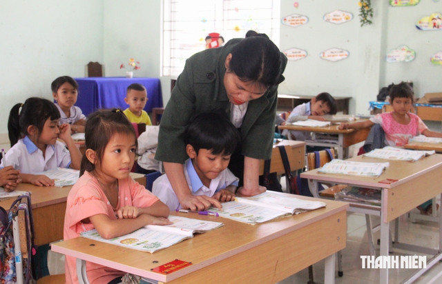 Học sinh v&ugrave;ng bi&ecirc;n Đ&agrave; Nẵng được hỗ trợ tiền ăn, đi lại, đồ d&ugrave;ng c&aacute; nh&acirc;n - Ảnh 1.