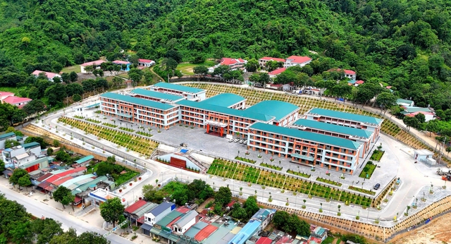 Ngôi trường 245 tỉ mang tên PETROVIETNAM trên biên cương Phong Thổ bước vào năm học mới - Ảnh 1.