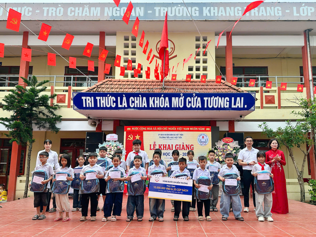 Mavin trao hơn 1.000 suất quà tựu trường cho học sinh có hoàn cảnh khó khăn- Ảnh 2.