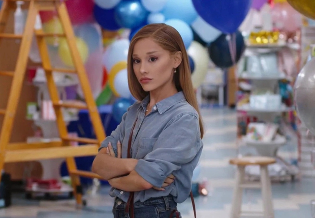 Ariana Grande bất ngờ đóng phim hài - Ảnh 2.